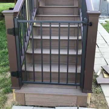 Our customer, Jason L. of Kentucky, installed their FE26 Prefabricated Gate, featured in Black Sand, at the bottom of deck stairs.