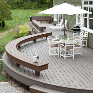 Trex Transcend's composite material can be curved to help accent your outdoor space, like this deck shown in Island Mist.