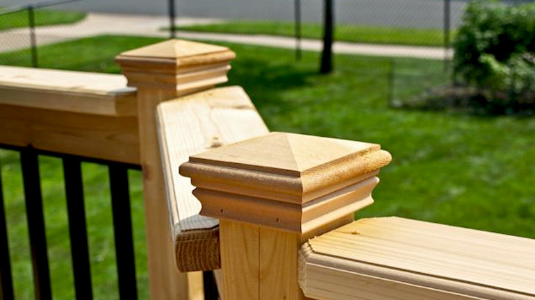 Cedar top rails and 4x4 posts are topped with protective and stylish Wood Pyramid Top Post Caps by Woodway 