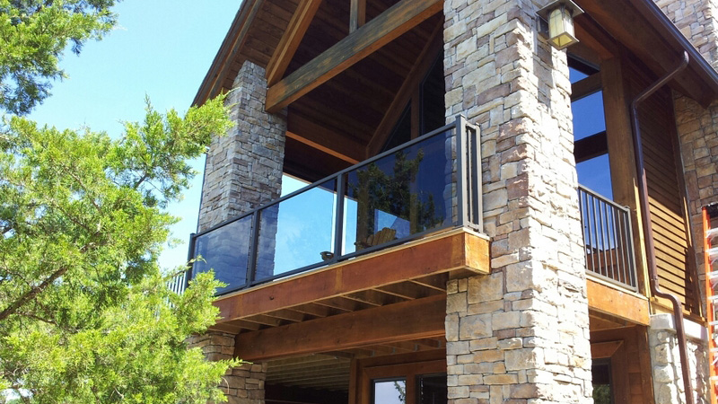Westbury Veranda Metal Railing uses crossover posts to deliver a beautiful, modern, continuous top rail that pairs beautifully with glass panel infill