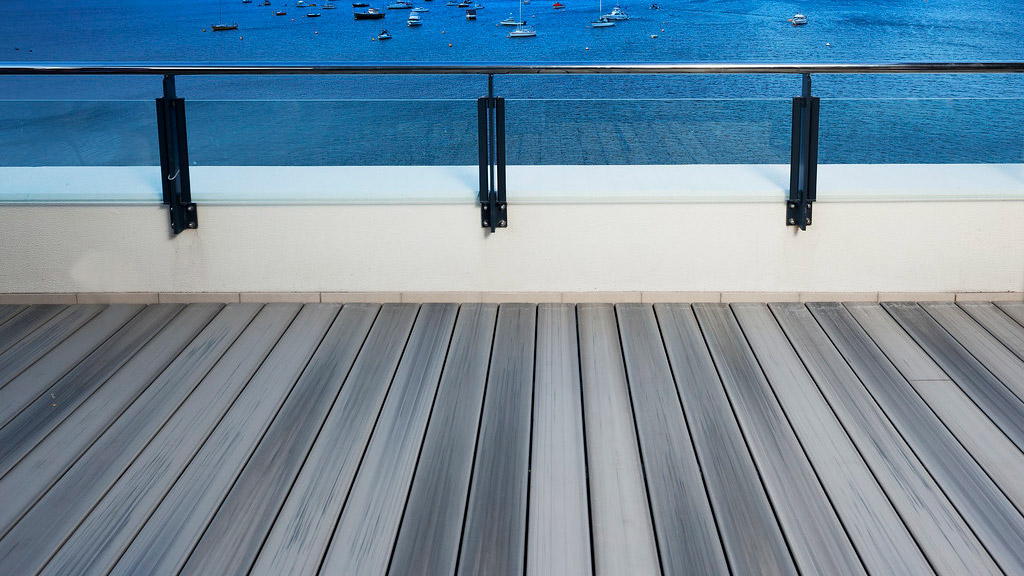 You can always recognize a Barrette deck board by it's distinctive range of color mixes within each board