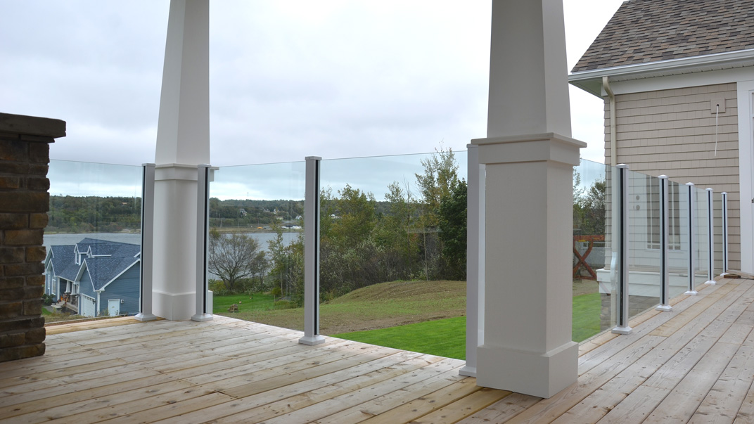 Century Scenic Aluminum Railing with custom glass panels blends the strength of metal railing with the show-stopping sparkle of glass