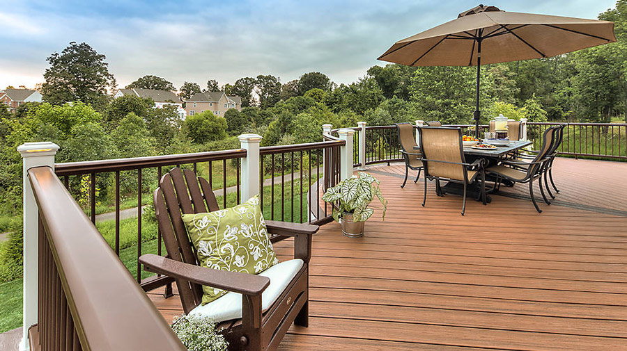 A totally traditional deck style created with Trex decking and railing