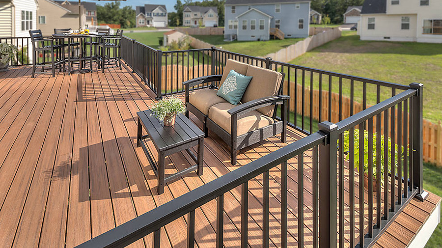 The low-profile, modern look of Trex Signature metal railing on a suburban deck