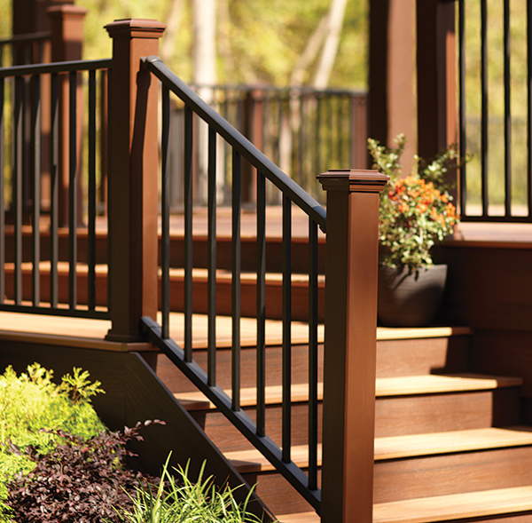 An angled stair section of Trex Signature Railing