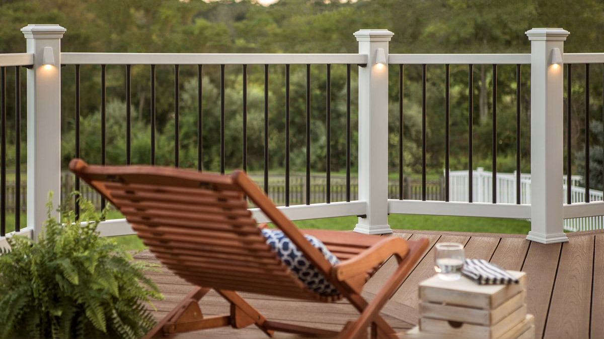 A simple composite deck railing that's easy to install