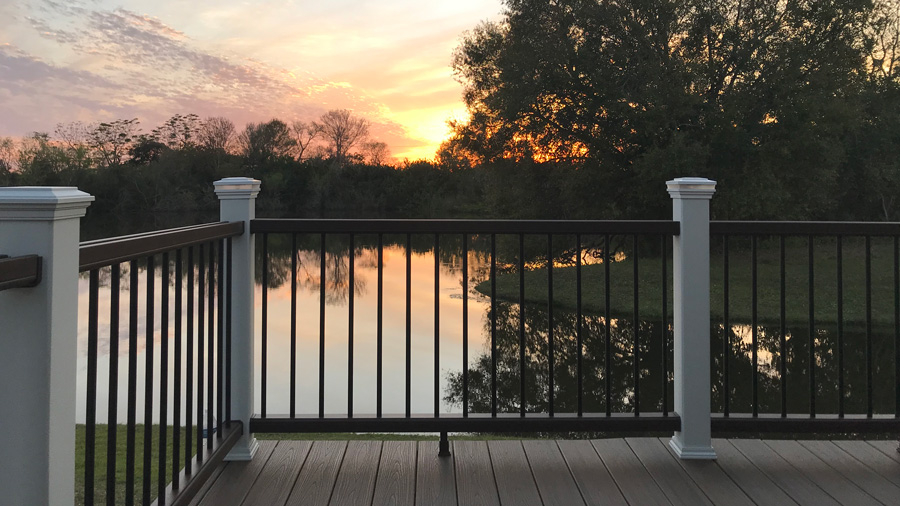 A Trex Transcend railing with view-highlighting round metal balusters