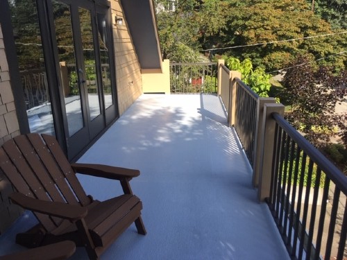 Learn how to plan and buy aluminum deck railing for your deck today like this gorgeous Deckorators ALX Classic aluminum railing