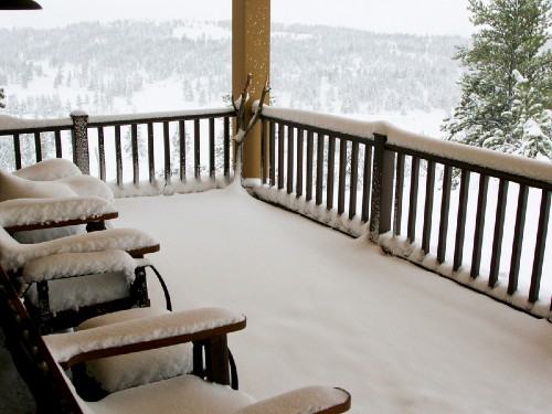 Find the perfect solution to the snow and ice of winter for your wood or composite deck this season